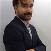 Profesor de la rama de ciencias, experto en física-química